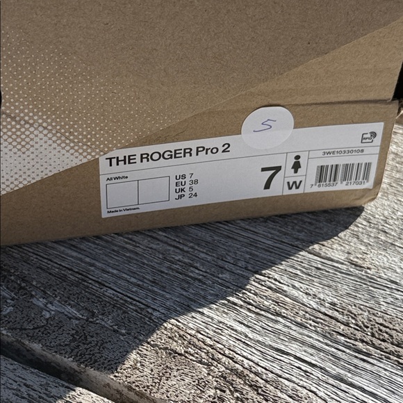 ON CLOUD All White Womens THE ROGER Pro 2 sneaker size 7 NWT - Picture 5 of 6